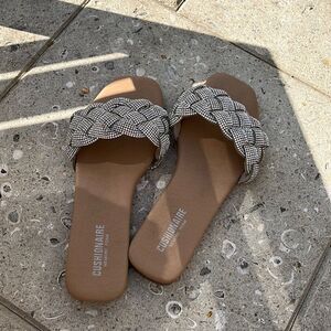 Cushionaire flat braided beaded sandals sz 8